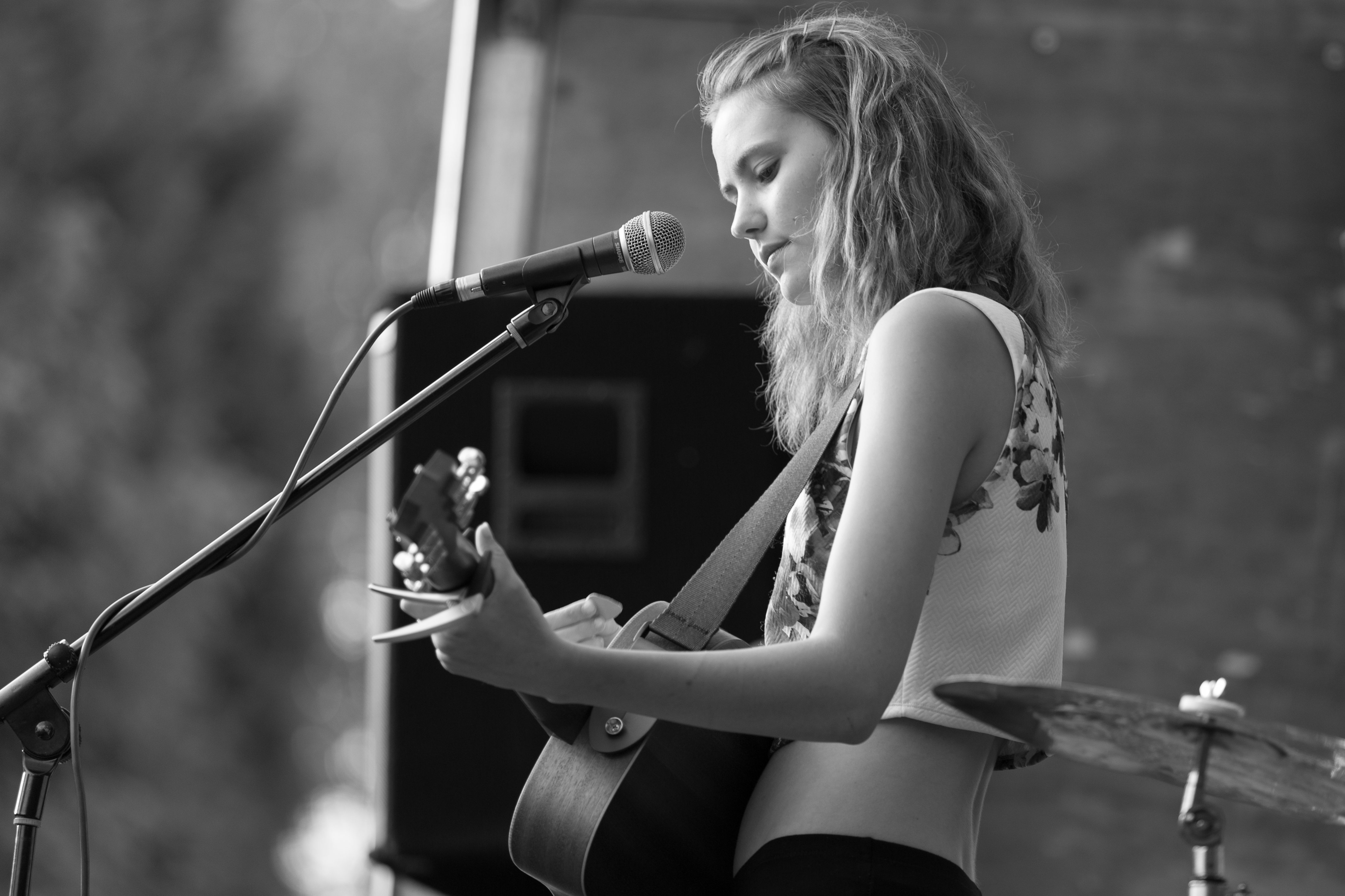 Kiaya Lyons, stage at Crownfest 2016, just a girl and her guitar, acoustic performer, coventry, charity gig